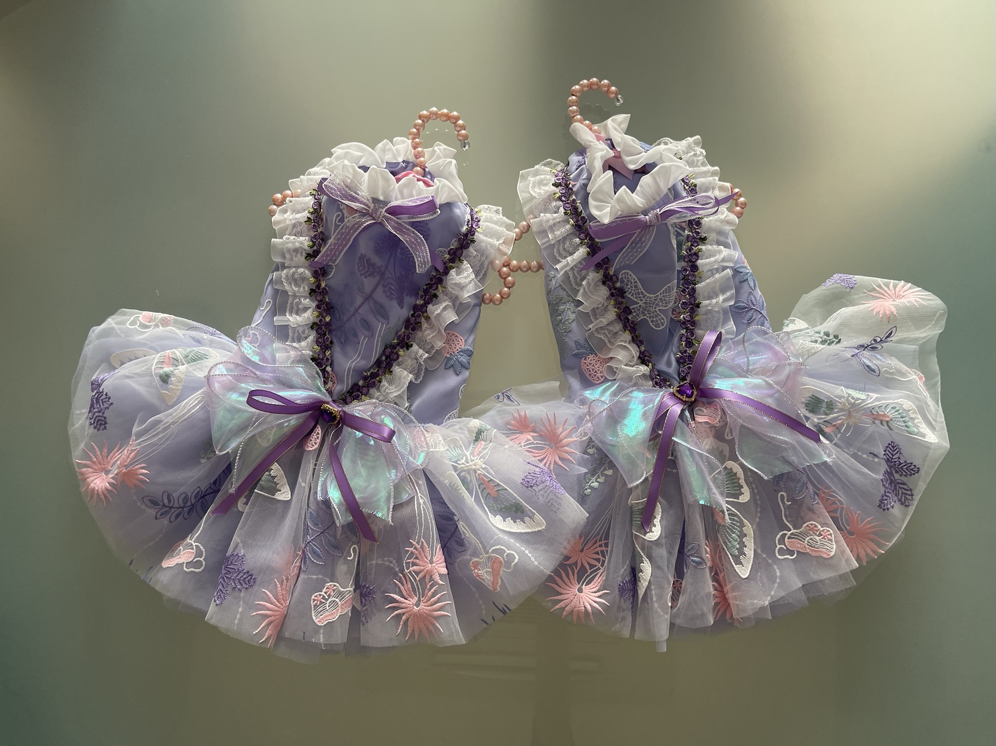 蝶デザイン、薄い紫ウェディングドレス パープル蝶ドレス(L即納) Pet Dress